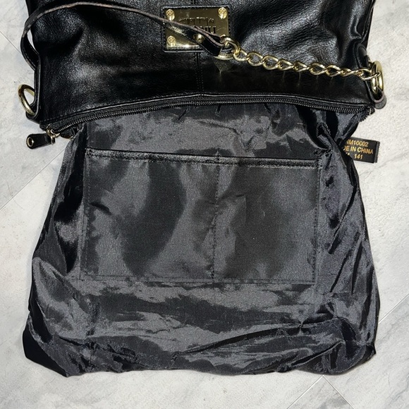 Nicole Miller  NWOT  Black shoulder bag  vegan leather  Gold tone accents chains - Picture 14 of 15